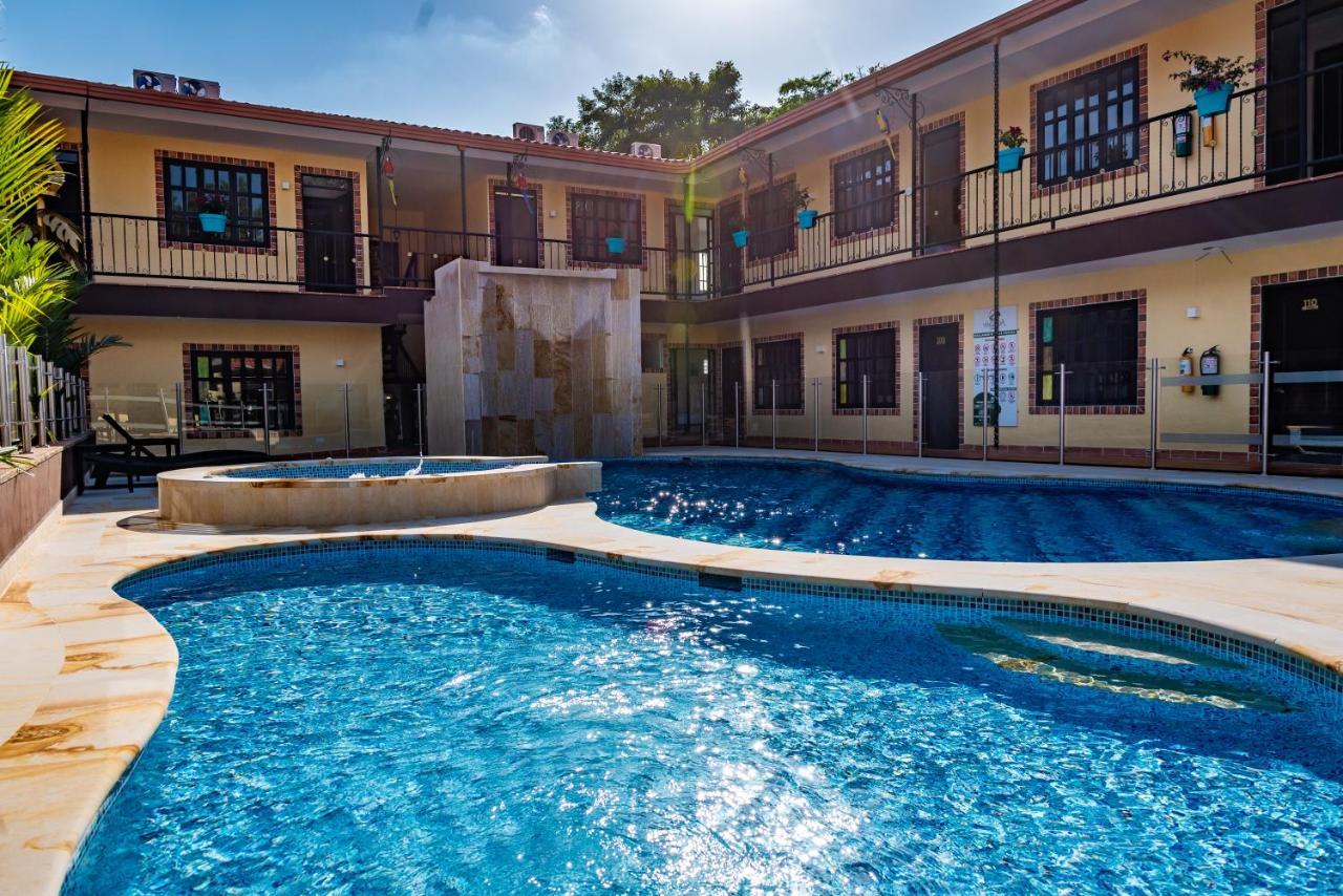 Hotel Vanguardia Natural El Cairo  外观 照片